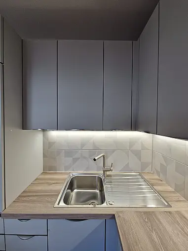 mit aufgesetzte Griffleiste