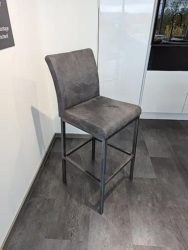 Stylischer Barhocker in Samtoptik / W