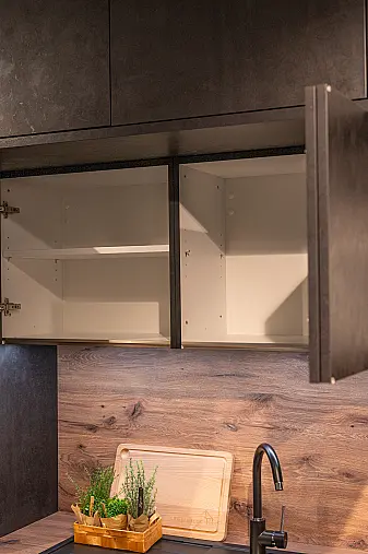 Schwarze Designküche von Häcker | Neuwertig &amp; sofort verfügbar