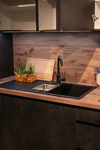 Schwarze Designküche von Häcker | Neuwertig &amp; sofort verfügbar