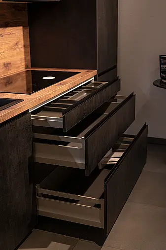 Schwarze Designküche von Häcker | Neuwertig &amp; sofort verfügbar