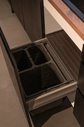 Schwarze Designküche von Häcker | Neuwertig &amp; sofort verfügbar