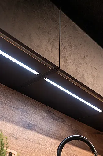 Schwarze Designküche von Häcker | Neuwertig &amp; sofort verfügbar