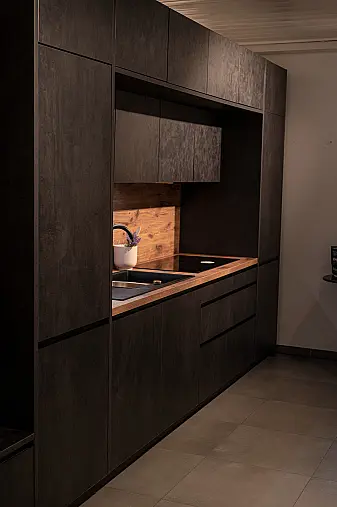 Schwarze Designküche von Häcker | Neuwertig &amp; sofort verfügbar