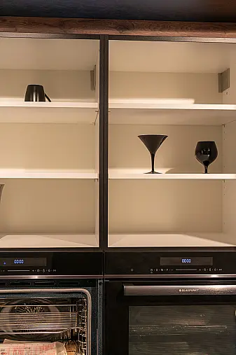 Schwarze Designküche von Häcker | Neuwertig &amp; sofort verfügbar