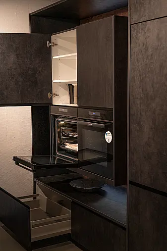 Schwarze Designküche von Häcker | Neuwertig &amp; sofort verfügbar