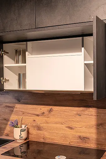 Schwarze Designküche von Häcker | Neuwertig &amp; sofort verfügbar