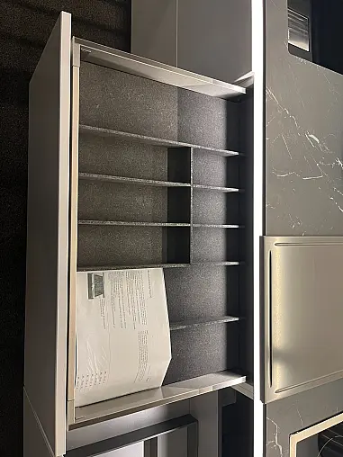Ballerina Designküche Smart Glas Achatweiß mit schwarzer Keramik