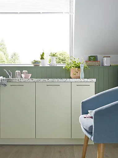 Gemütliche L-Küche in Satin Lack Fronten