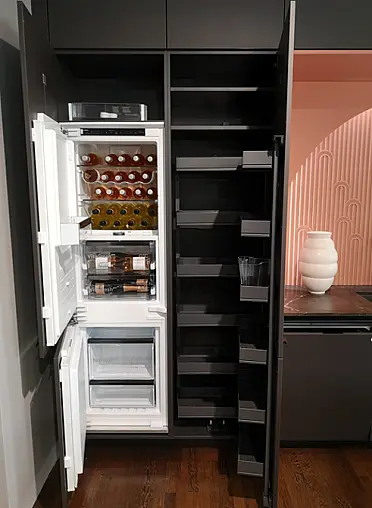 Exclusive große ROTPUNKT Küche in Mattlaminat mit Naturstein Arbeitsplatten
