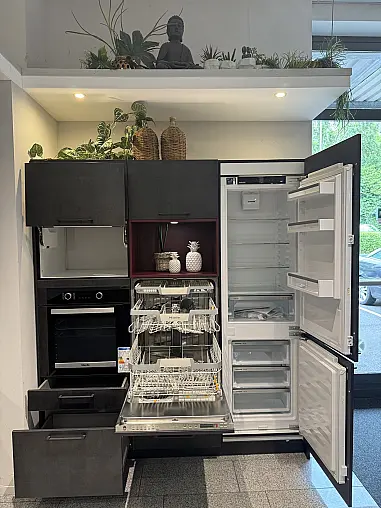 Moderne L-Küche mit  Hochschrank Block inkl. hochgebautem Geschirrspüler