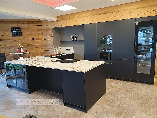 Poggenpohl Premium Designküche | Schwarz Samtmatt |