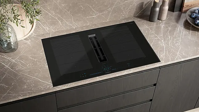 Siemens iQ700, Kochfeld mit Dunstabzug (Induktion), 80 cm, Mit Rahmen aufliegend EX870NX68E (Lager)