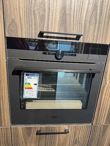 Moderne Küche mit Holzelementen