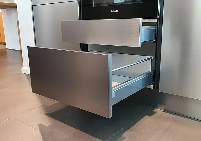 Moderne Edelstahl Insel auf die etwas andere Art