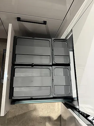 Moderne Küche mit Holzelementen