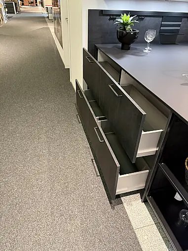 Moderne L-Küche mit  Hochschrank Block inkl. hochgebautem Geschirrspüler