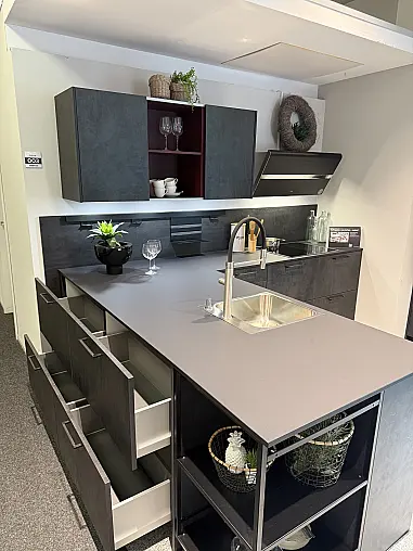 Moderne L-Küche mit  Hochschrank Block inkl. hochgebautem Geschirrspüler