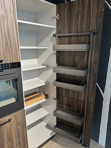 Moderne Küche mit Holzelementen