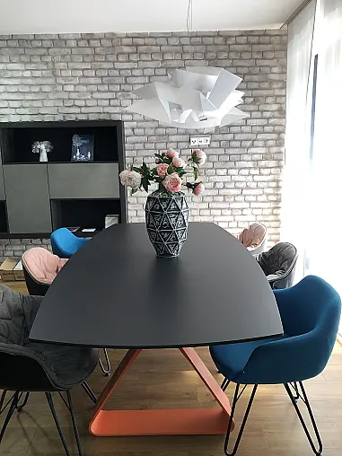 Esstisch oder Besprechungstisch ohne Stühle