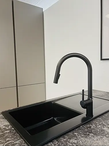 Exklusive Häcker Systemat Designküche – Greige Mattlack / Granit-Dunkelgrau