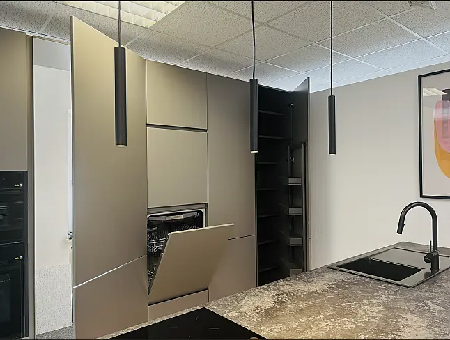 Exklusive Häcker Systemat Designküche – Greige Mattlack / Granit-Dunkelgrau