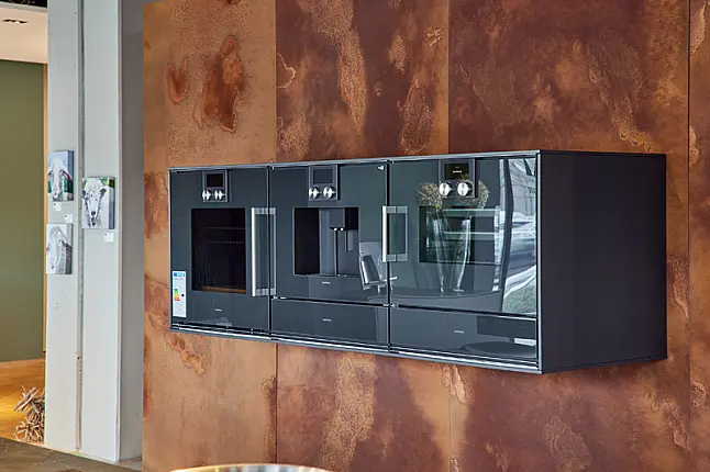 Design Insel in Mattlack graphit mit schwebender Arbeitsplattenanlage