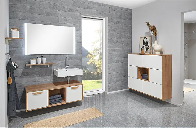 Exklusives Badezimmer mit Waschtisch-Anlage - Lackfront - LED-Spiegel