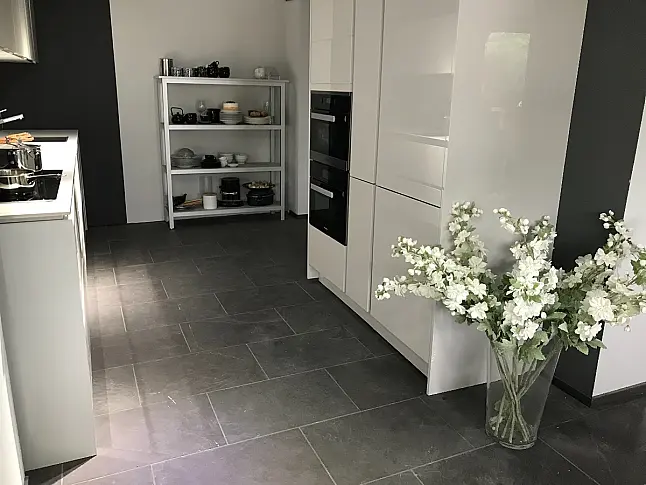 Musterküche S 2 -SLG sterlinggrau hochglänzend smartlack