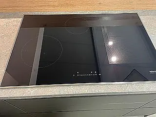 Moderne Einbauküche mit hochwertigen Miele &amp; AEG Elektrogeräten