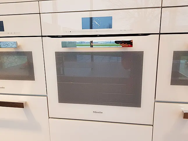 Miele Vorführ-Dialoggarer DO 6860 Brillantweiß aus unserer Ausstellung