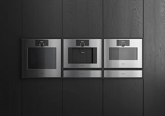 Gaggenau Serie Expressive, Kaffee-Vollautomat, 60 x 45 cm, Edelstahl hinter Rauchglas 670 Getränkeausgabe