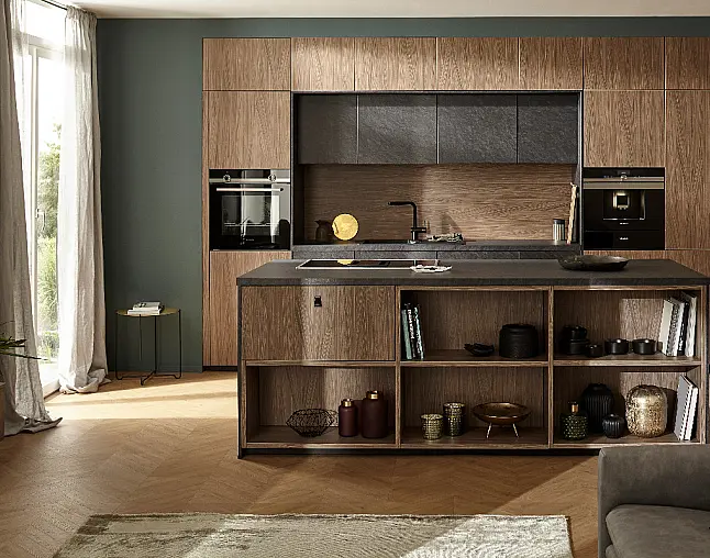 Inselküche in Alvaro Schiefer NB und Akoni Wood NB Farbkombination