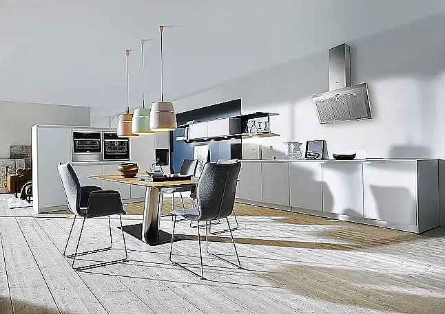 Moderne Küche in Polymerglas matt kristallweiß