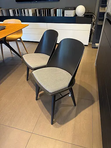 MAGIS Stuhl Gestell Holz schwarz lackiert Sitzfläche Stoff grau bezogen