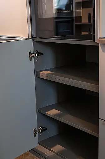 Häcker Inselküche mit Dekton Keramik