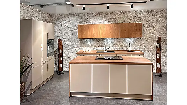 Küchenleiste mit Insel u. Schrank