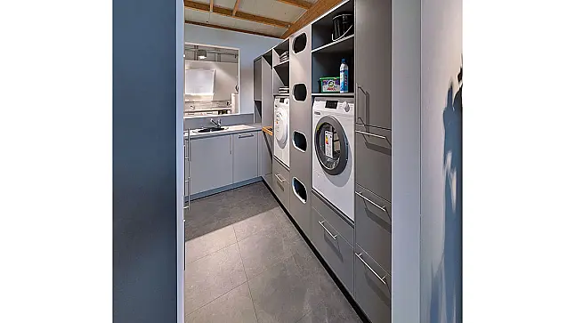 L-Küche mit Schrank