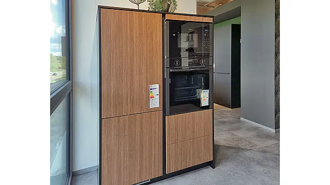 L-Küche mit Schrank