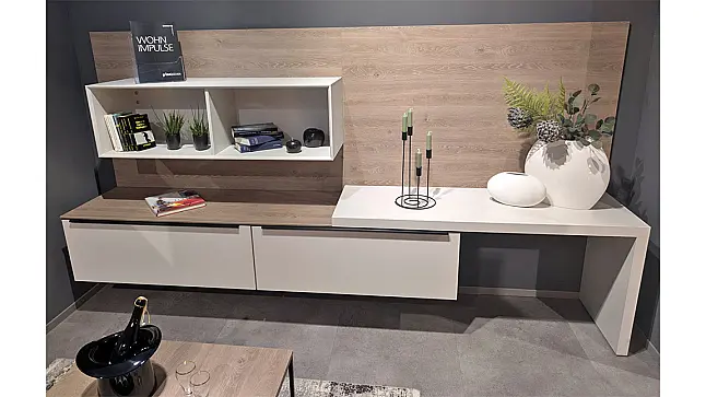 Sideboard mit Tisch