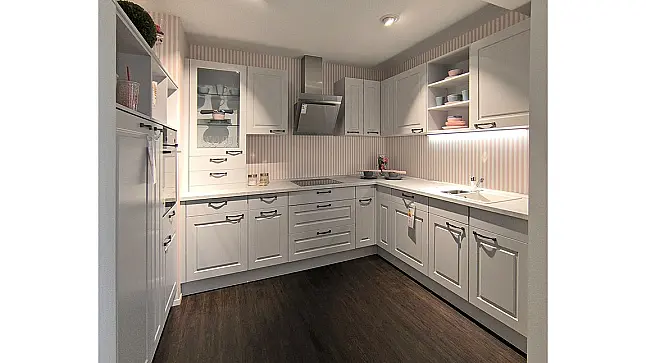 L-Küche mit Schrank