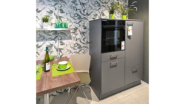 Küchenleiste mit Schrank u. Tisch