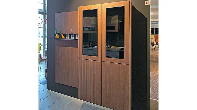 Küchenzeile mit Schrank