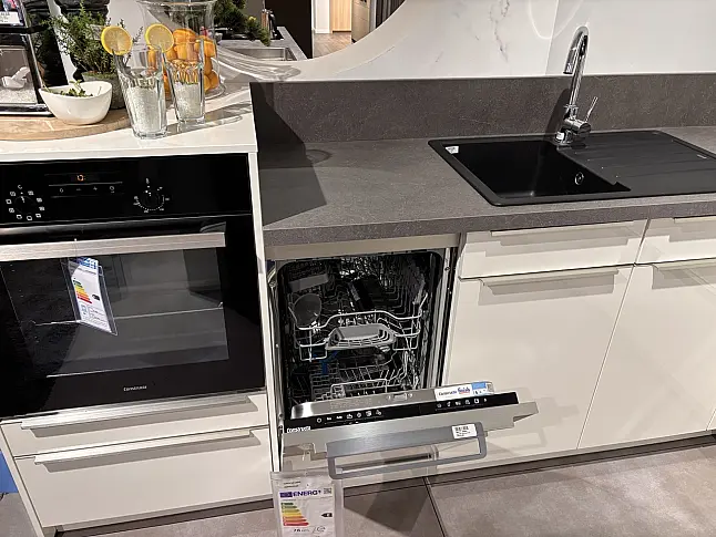 Einbauküche  UGL 51.160 Uni Gloss am Standort Korbach-Meineringhausen