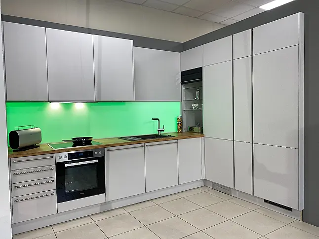 Moderne Designküche L- Form inkl Miele Geräten und Glas Jalousien Schrank