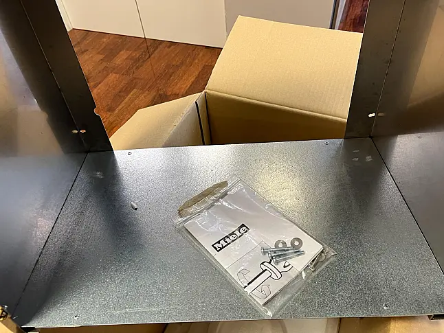 Neues Miele Unterbaugehäuse DGUG3050Ed aus unserer Ausstellung*