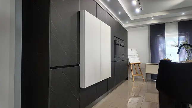 AV 2045 Hochwertige Ausstellungsküche Grifflos in Marmor dunkel