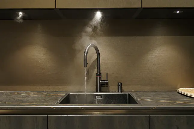 Blackwood / Brown steel eilandkeuken