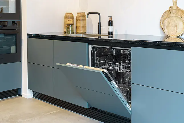 Elegante donkergroene L-keuken