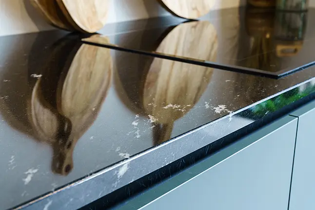 Elegante donkergroene L-keuken